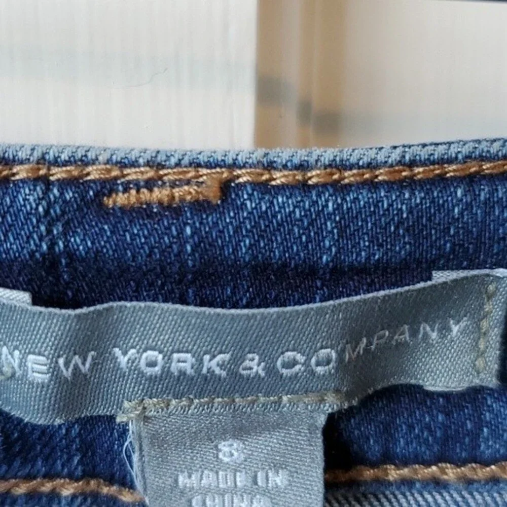 PATCHWORK JEAN SKIRT SIZE 8 MIDI LENGTH STRETCH  NY & CO DARK LIGHT